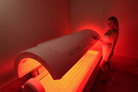 Does Red Light Therapy Get Rid of Stretch Marks? And Why Do Bananas Glow Under Ultraviolet Light?